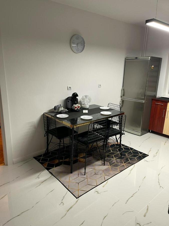 Carla'S Apartament Lejlighed Oradea Eksteriør billede