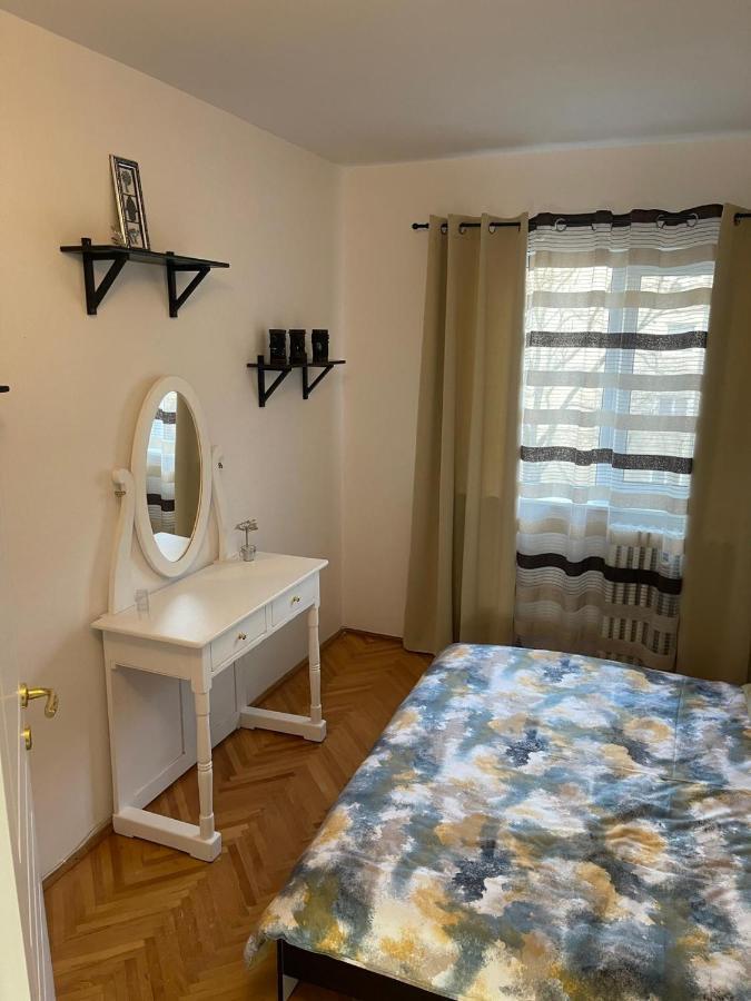 Carla'S Apartament Lejlighed Oradea Eksteriør billede