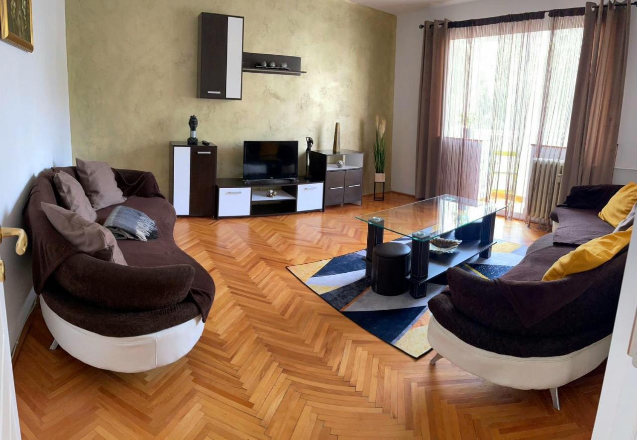 Carla'S Apartament Lejlighed Oradea Eksteriør billede